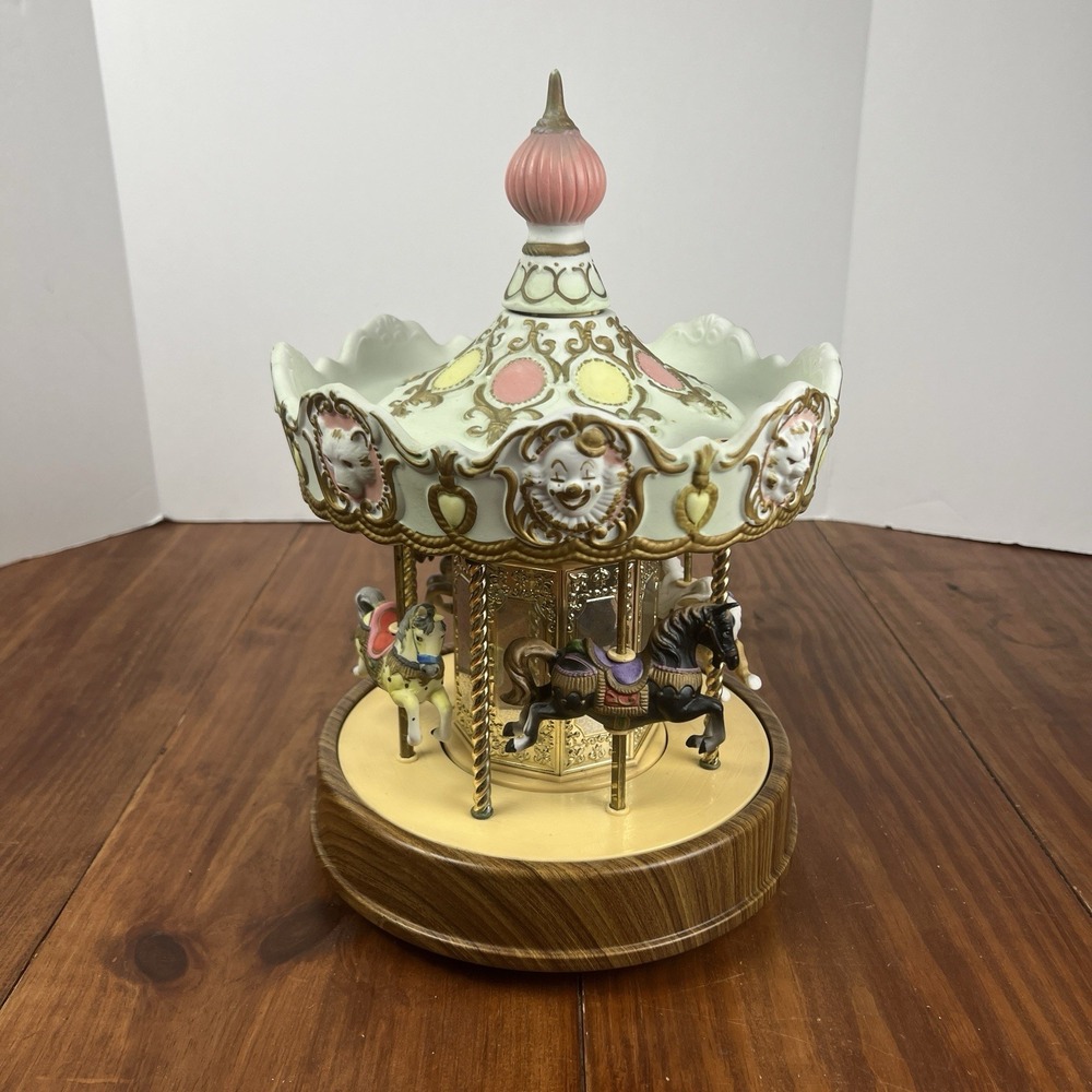 RARE! Vintage Waco Japan Carousel Music Box Porcelain Horses Sound Works READ